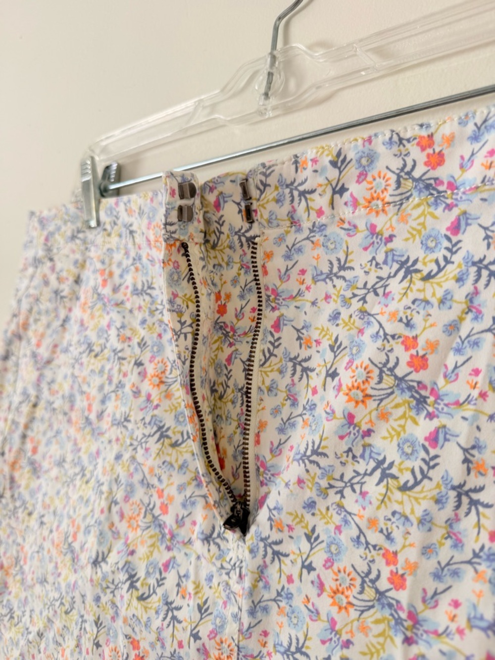 J. Jill Floral Print White Mini Skirt Size 18 Live-in Chino w Slit Summer Garden - Picture 2 of 10